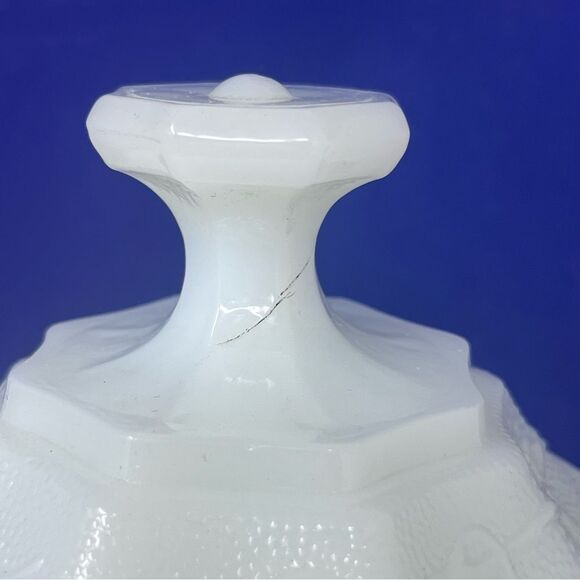 Anchor Hocking Milk Glass Pedestal Octagon Candy Dish - Picture 4 of 13